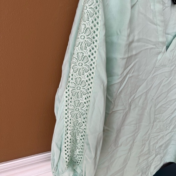 Torrid Mint Green Challis V-Neck Blouse with Embroidered Sleeves Size 2X - Picture 5 of 9